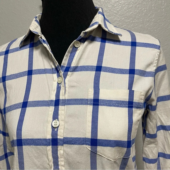 J.Crew Women’s Boy Fit Collared Long Sleeve Button Down Top Size Small Petite - Picture 2 of 5